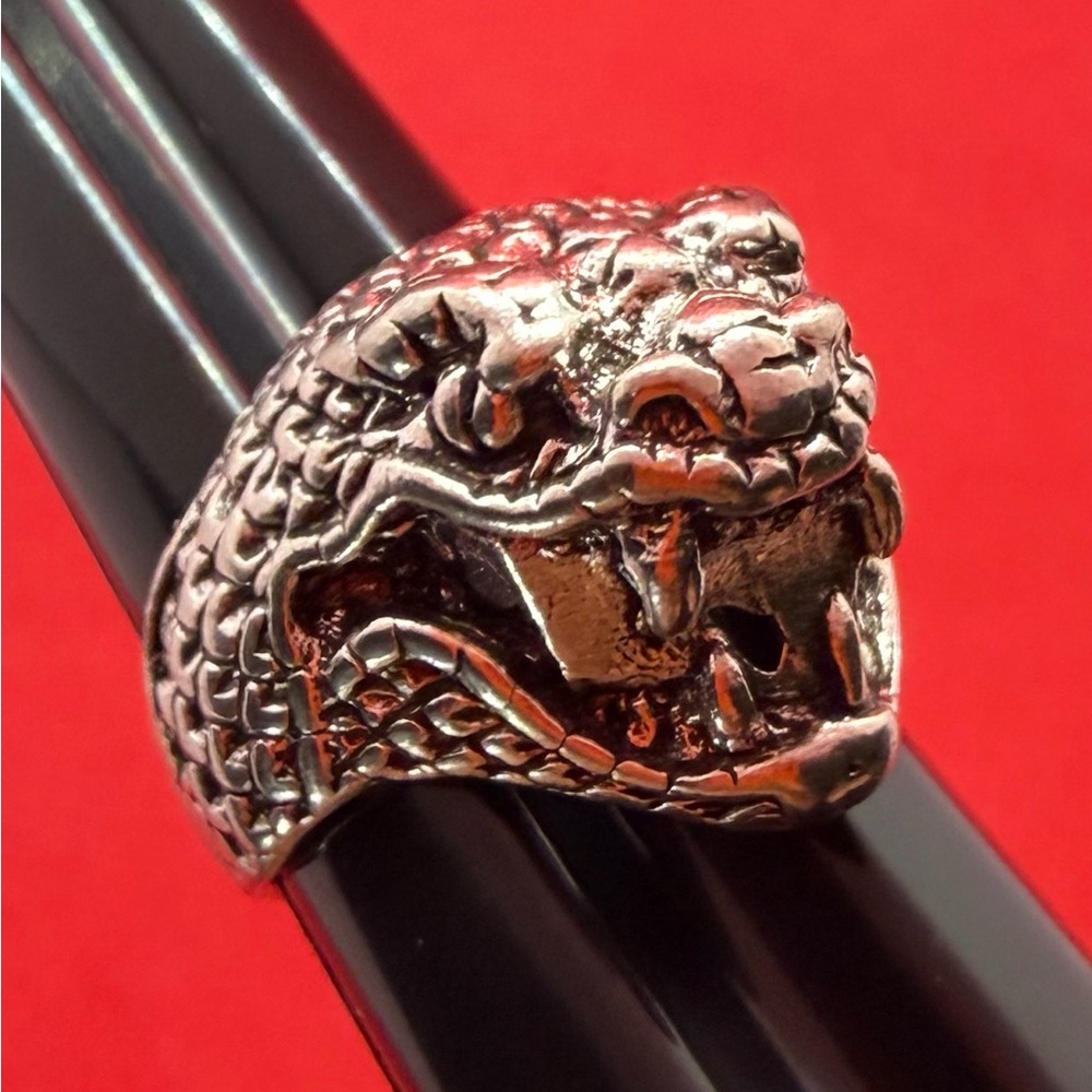 VINTAGE BEAUTIFUL CHUNKY SNAKE
HEAD RING BOLD RING